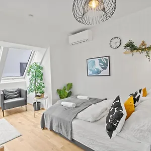1 Min To Public Transport - 3 Min To Supermarket And Pharmacy - On-site Parking For 19,90 Eur Appartamento