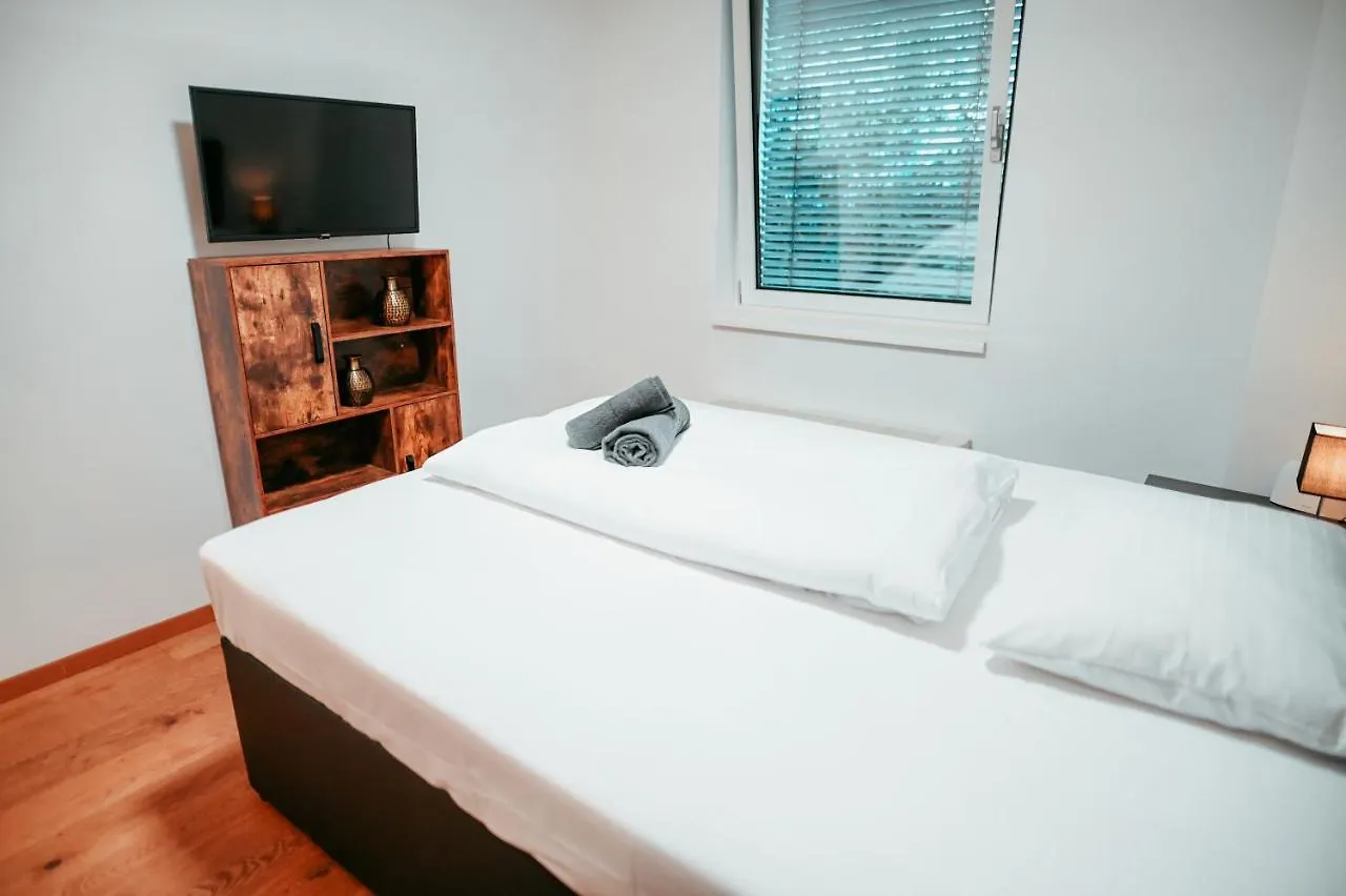 Vienna Shopping Center 6A Apartment