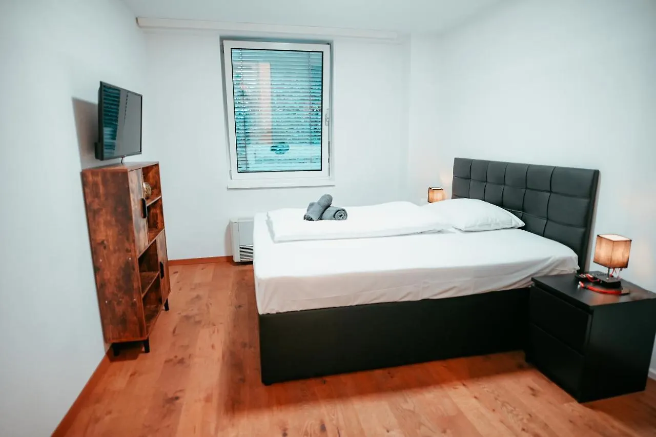 Vienna Shopping Center 6A Apartment