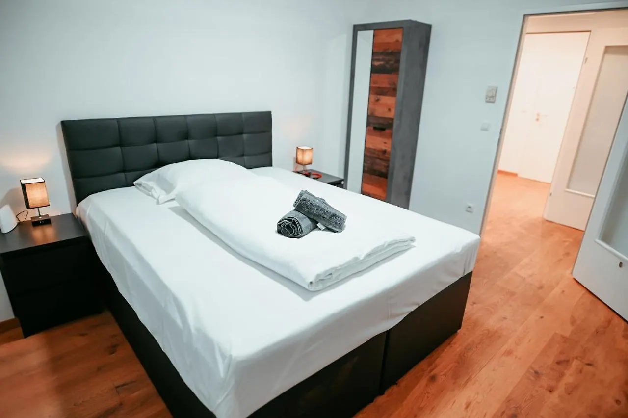 Vienna Shopping Center 6A Apartment