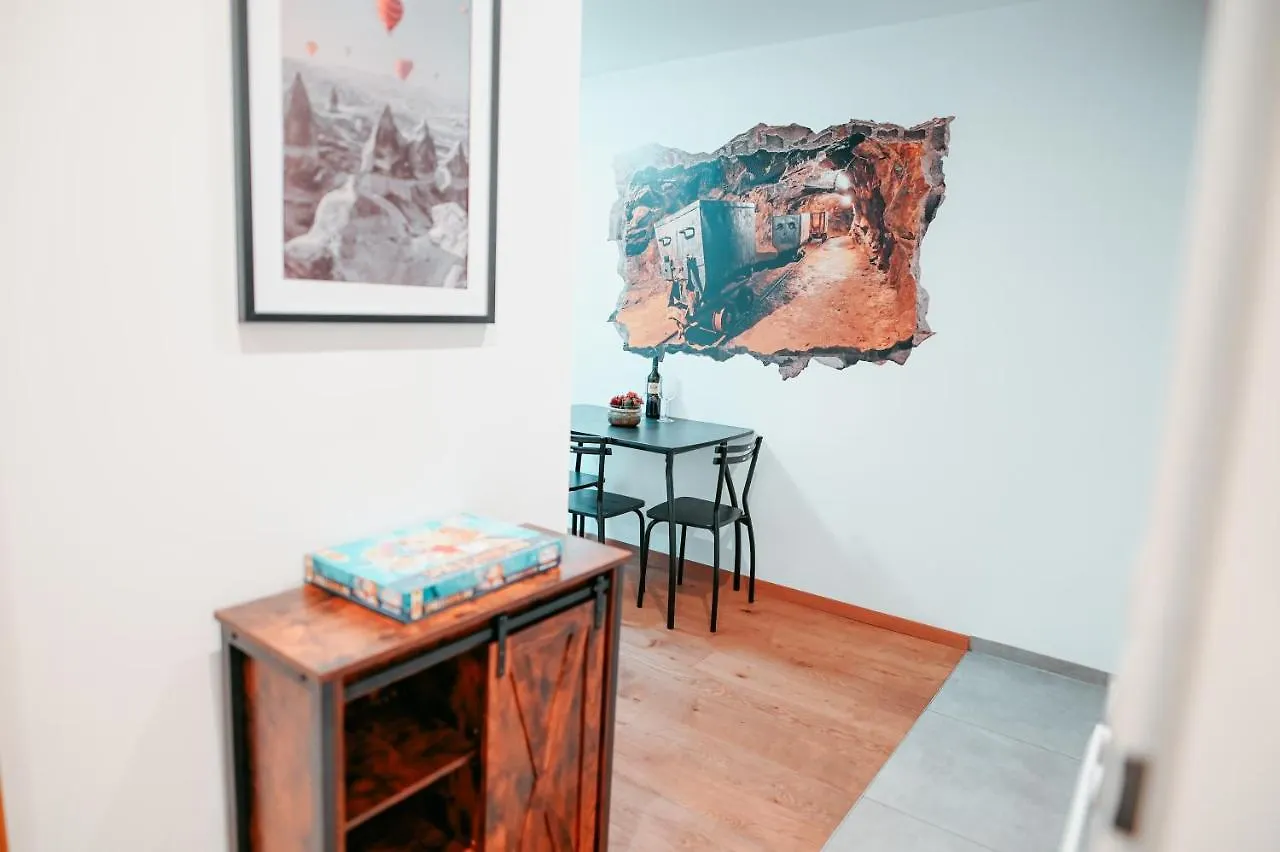 Vienna Shopping Center 6A Apartment