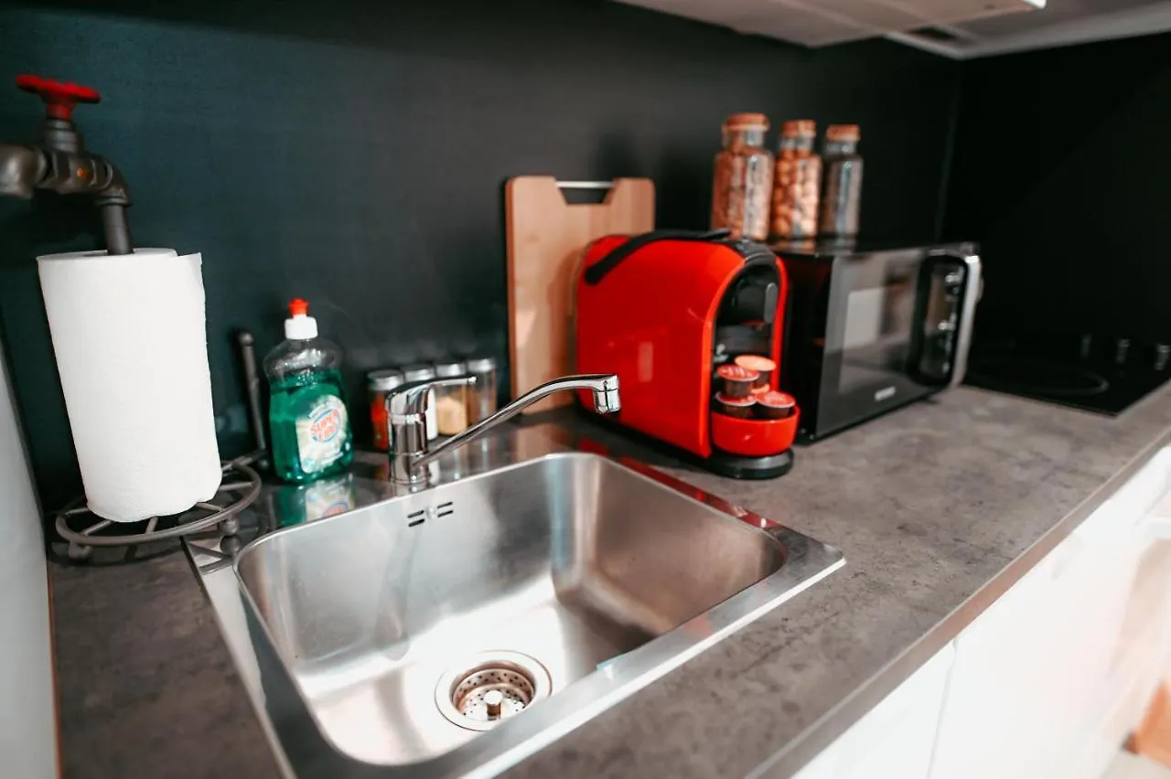Vienna Shopping Center 6A Apartment 0*,