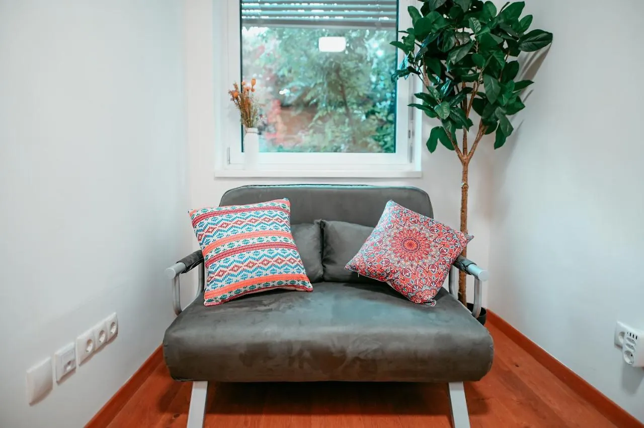 Vienna Shopping Center 6A Apartment 0*,